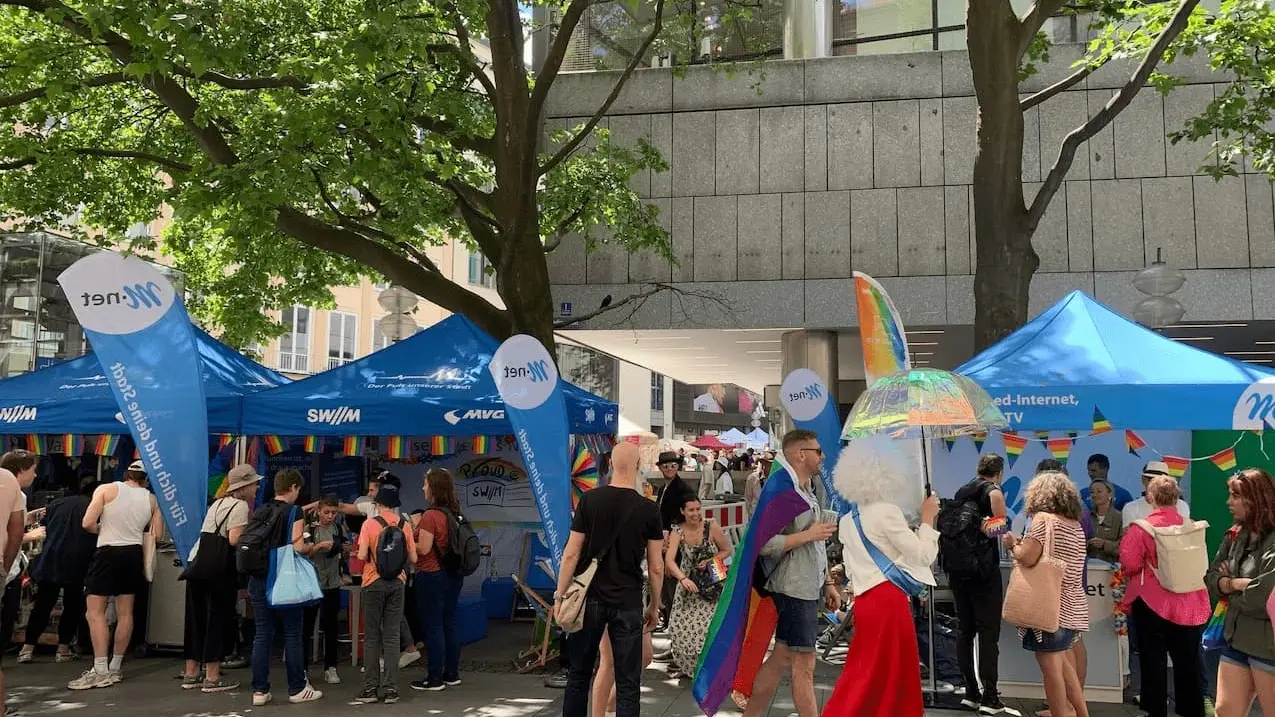 Menschen beim Christopher Street Day