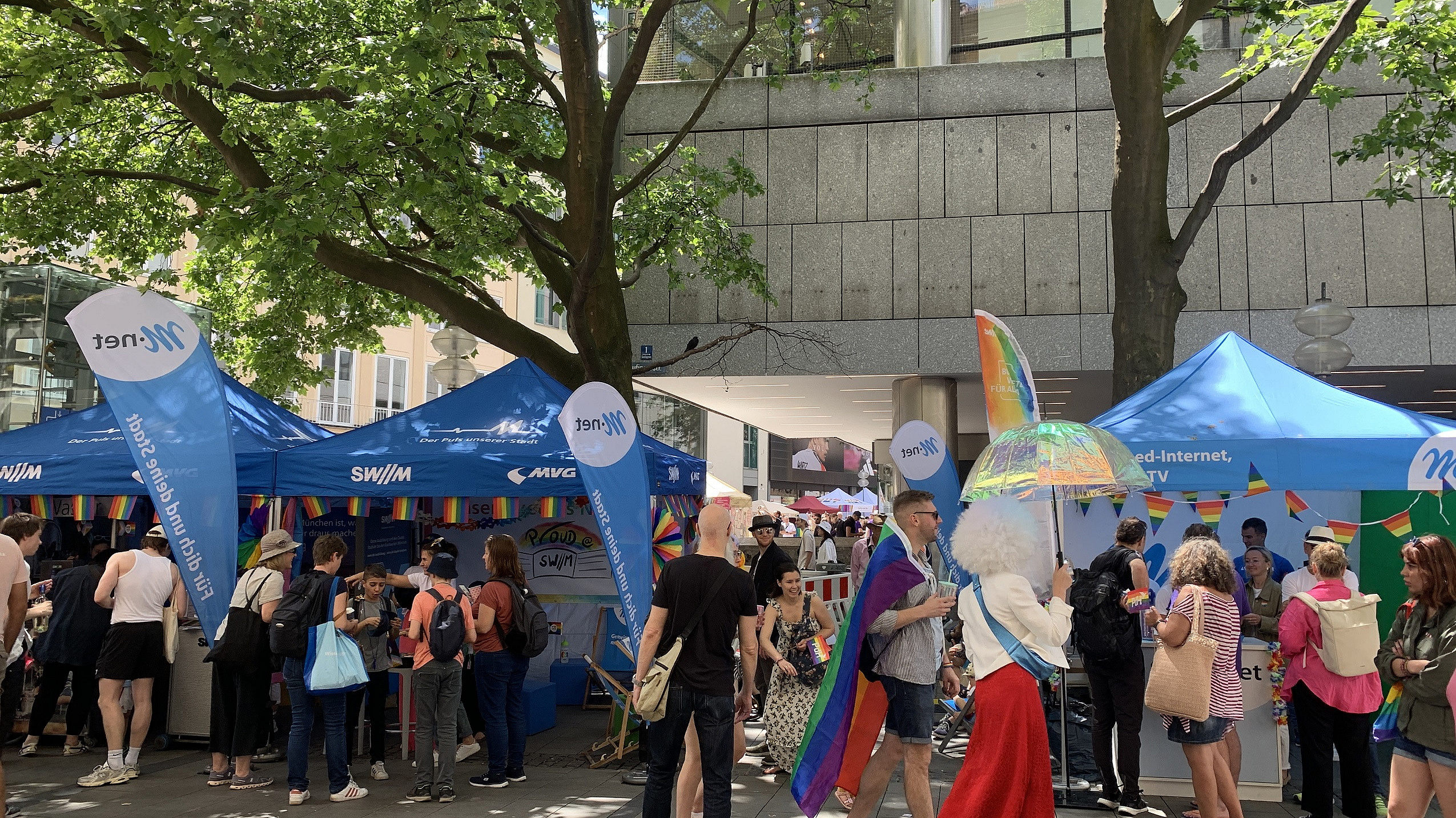 Menschen beim Christopher Street Day