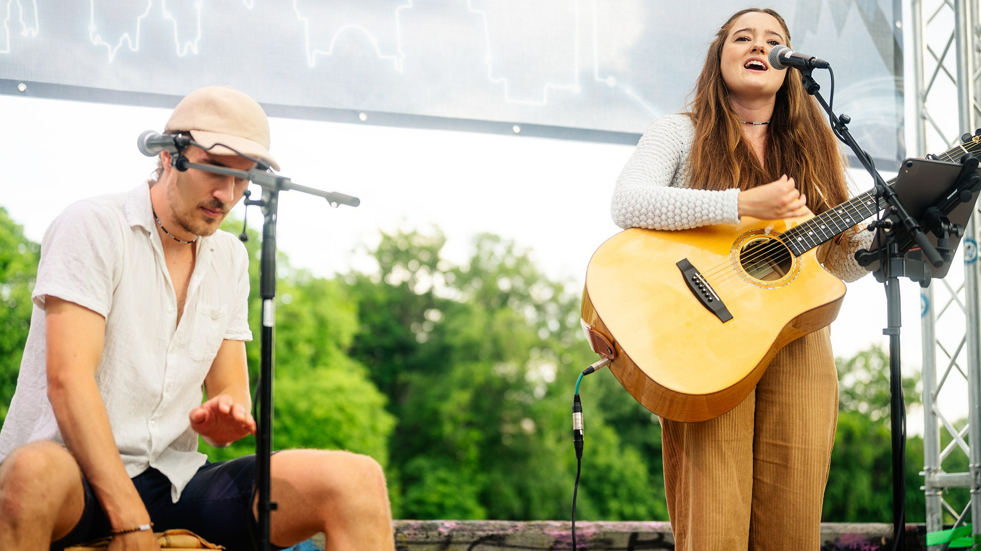 Eine Band auf dem M-net Kulturstrand während eines unserer Hofkonzerte.
