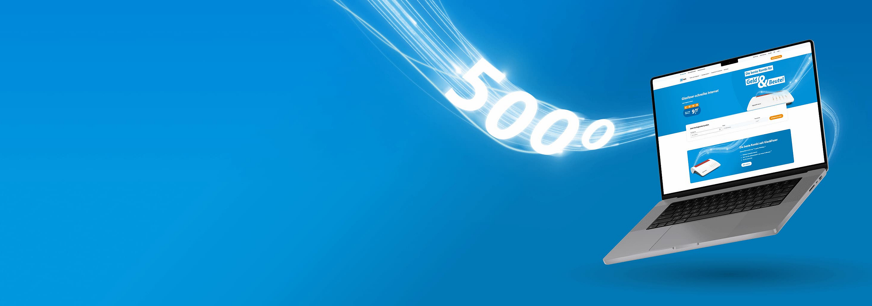 Ein Laptop vor blauem Hintergrund, es fliegt eine stilisierte "5000" aus dem Monitor