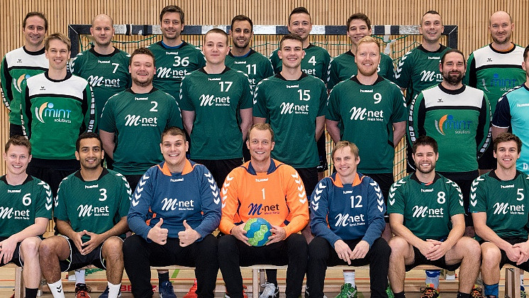 Handball Mannschaft in M-net Trikots