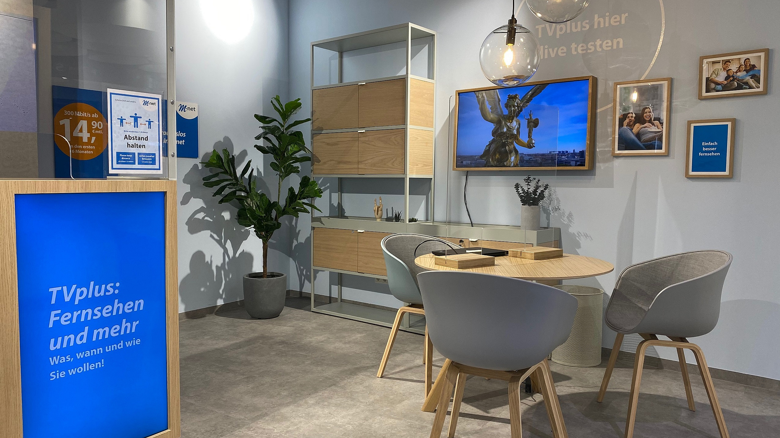 Innenansicht eines M-net Shops